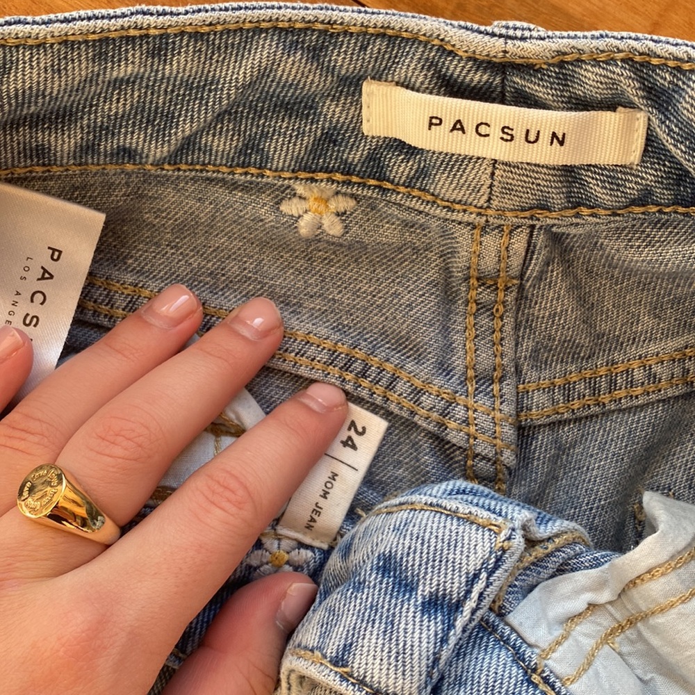 PacSun size 24 Mom Jeans w/ flowers - Picture 3 of 5